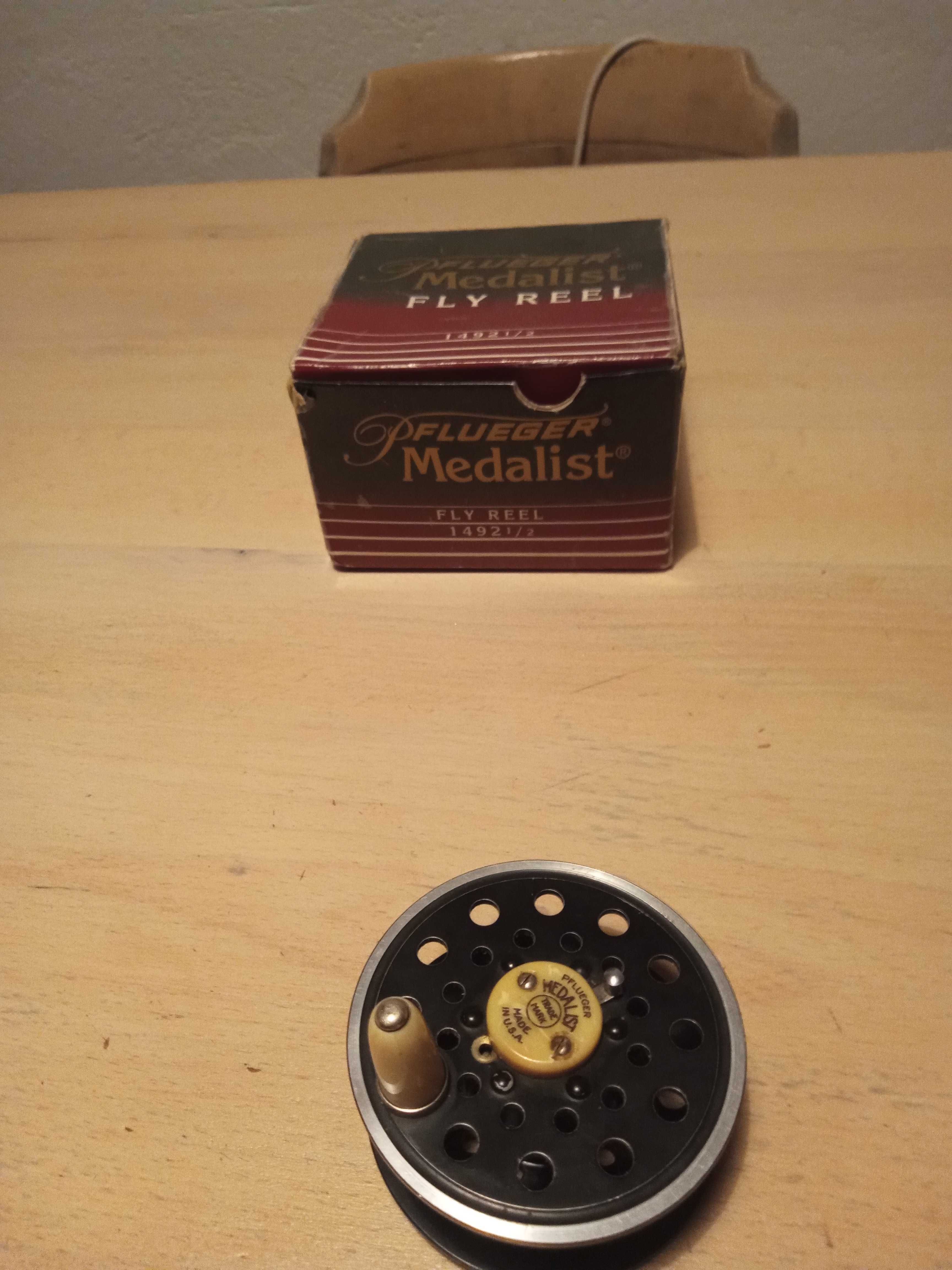 Kołowrotek muchowy Pflueger 1494.