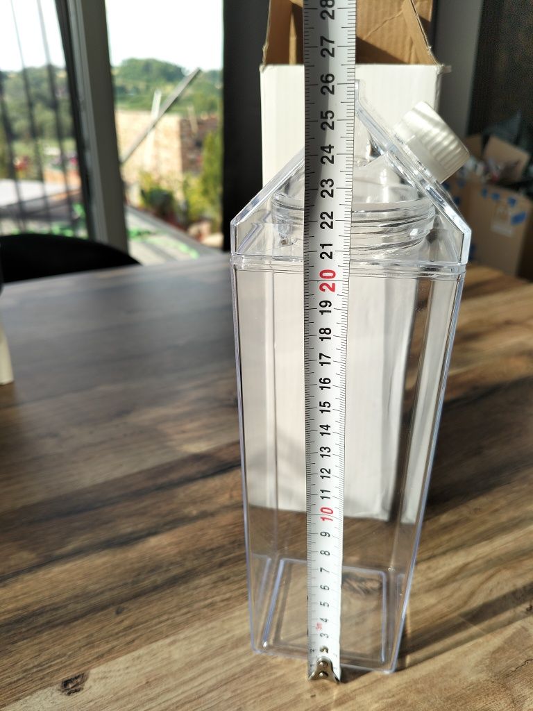 Plastikowy pojemnik na wodę, mleko, sok, 1l