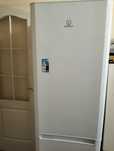 Продам холодильник Indesit
