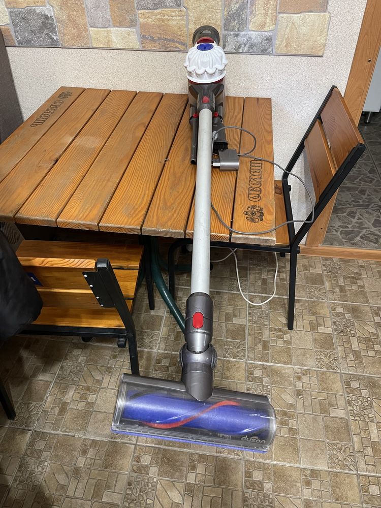 Dyson v7 робочий