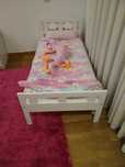 Cama e colchão de criança