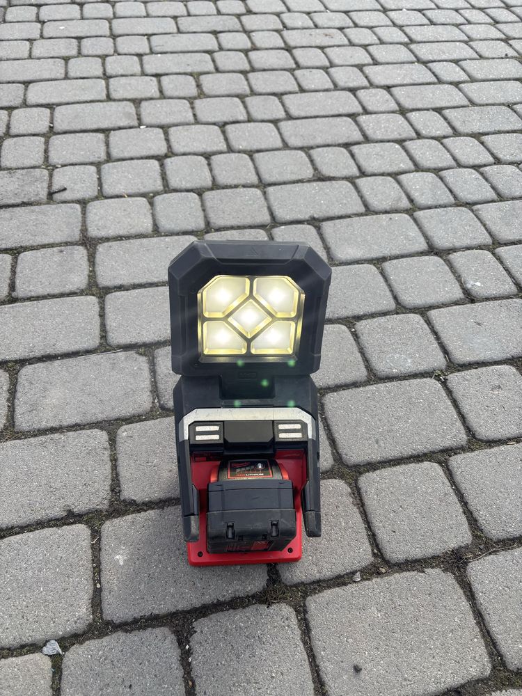 Ліхтар Milwaukee m 18 pal