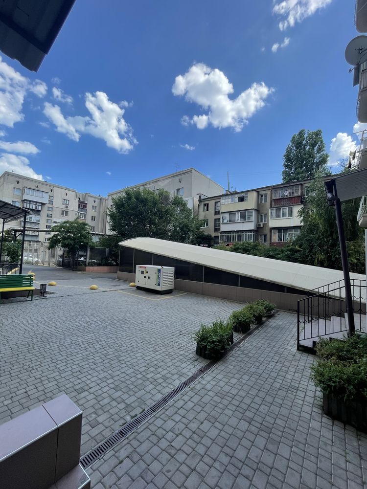Продам трехкомнатную квартиру в центре города