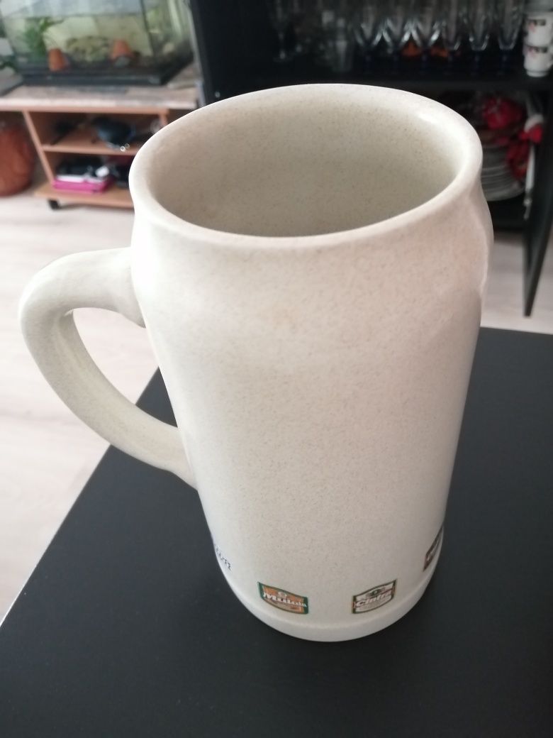 Caneca em barro para colecção