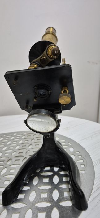 Jak widać na zdjęciu Mikroskop na sprzedaż bez akcesoriów.