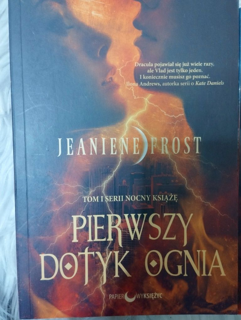 Jeaniene Frost Pierwszy dotyk ognia , Drugie kuszenie płomienia