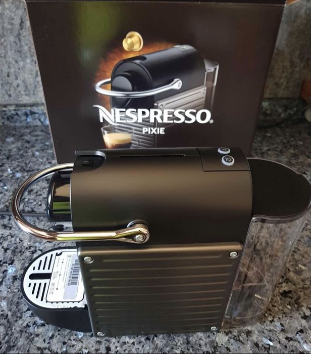 Máquina de café Nespresso nova