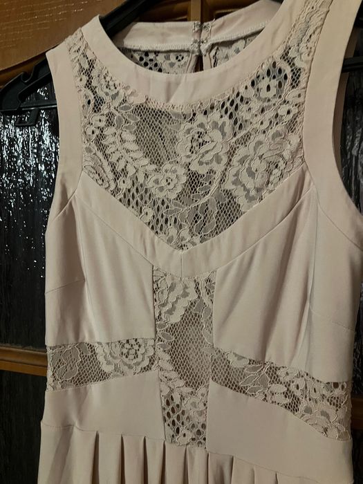 Okazja Pudrowa sukienka z koronką midi wesele komunia chrzest