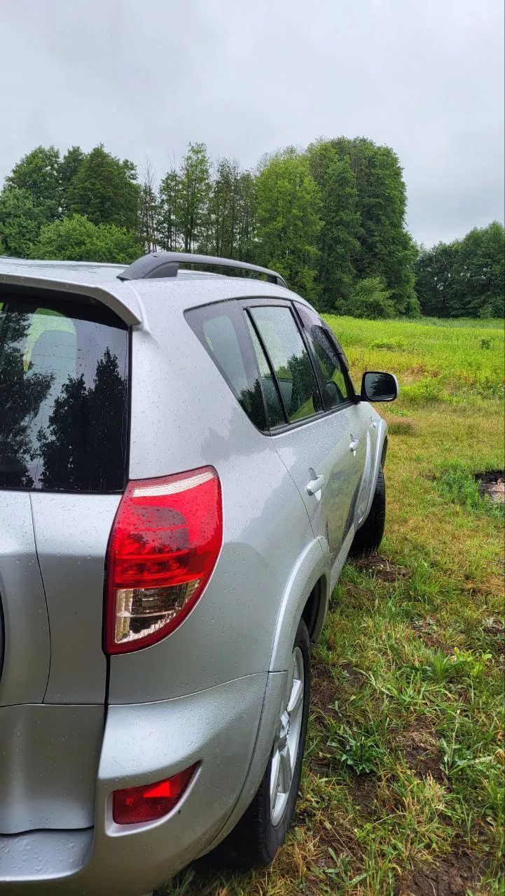 Toyota RAV4 Świeżo sprowadzona z Niemiec, wyposażona, Bluetooth, WEBASTO