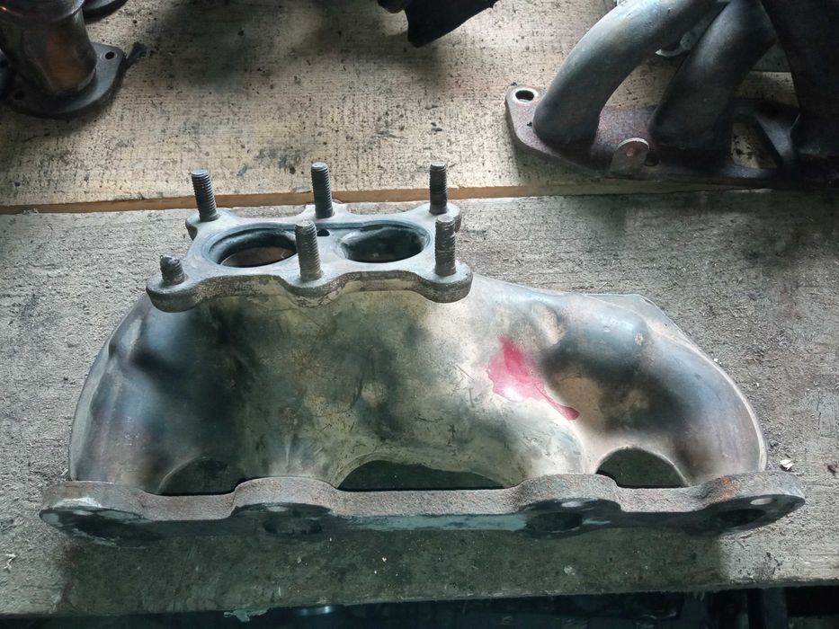 Колектор випускний коллектор випуск Volkswagen Golf 3 2.0 037253031BJ