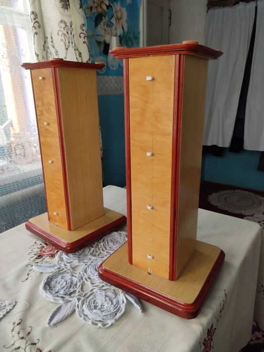 Стойки под акустику.