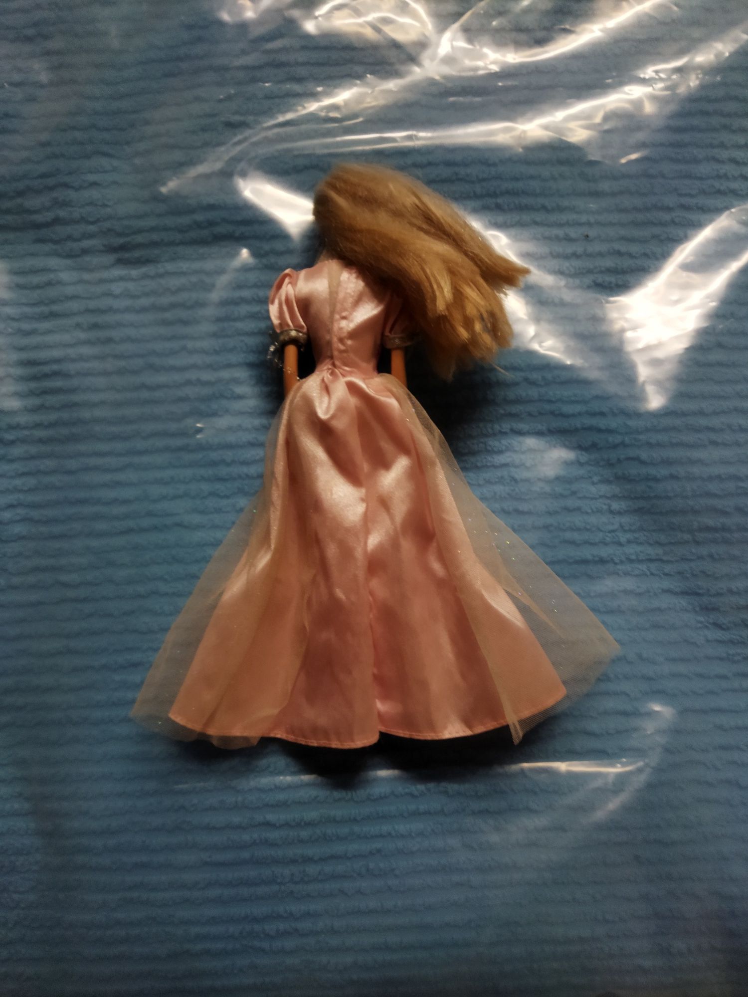 Barbie com vestido rosa