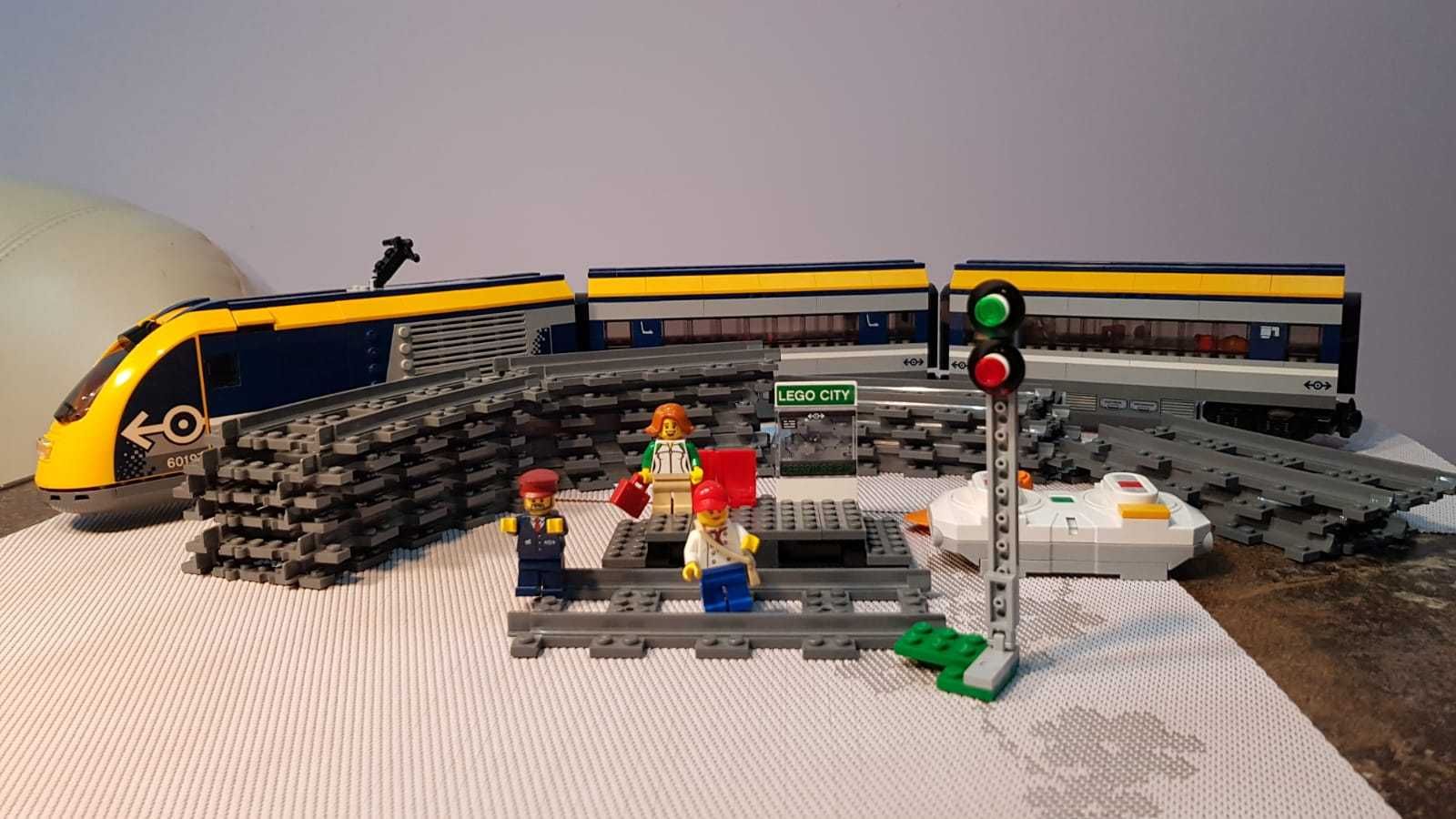 Lego 60197 Pociąg Pasażerski   zdalnie sterowany z kompletem torów