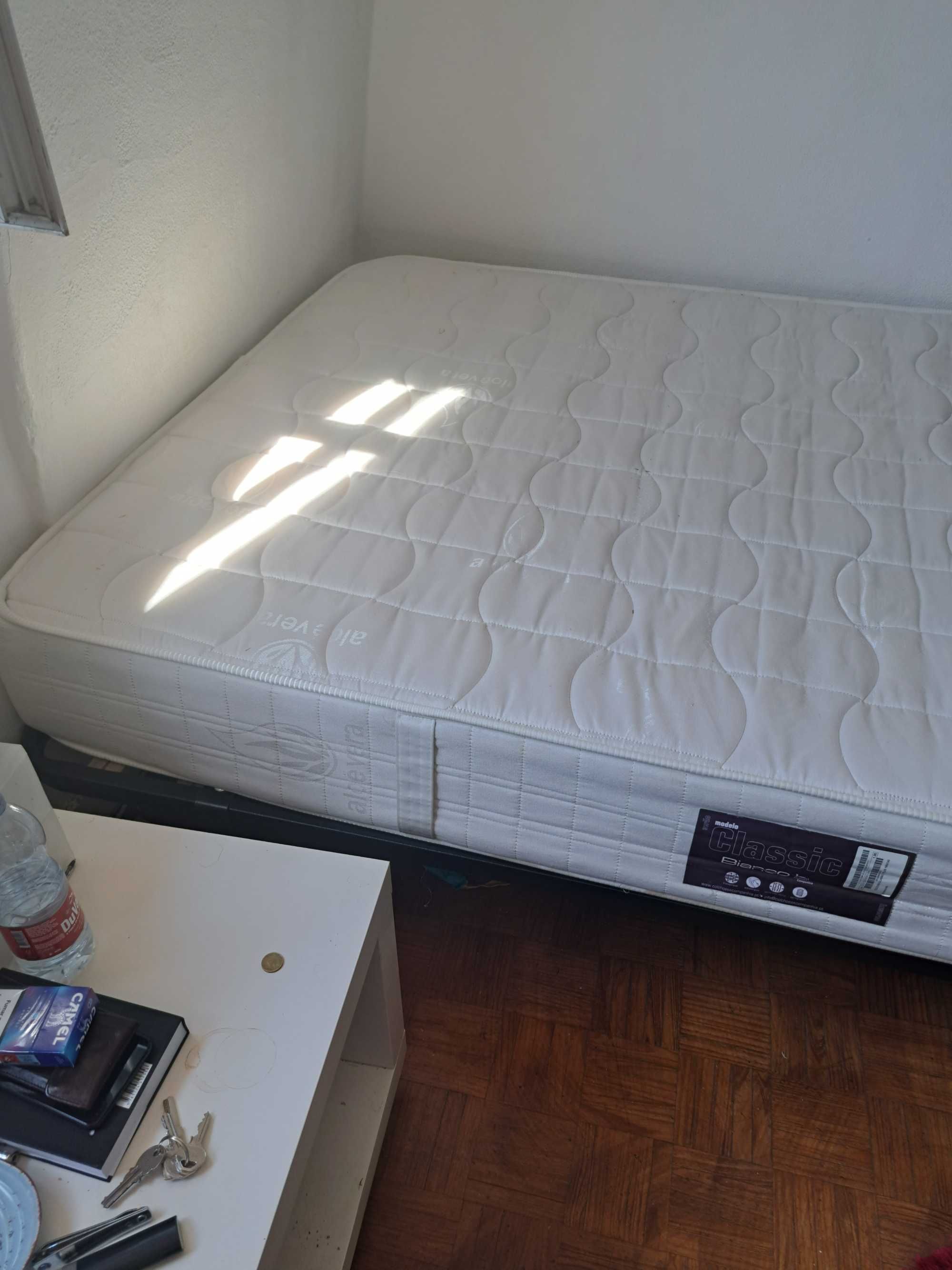 Cama de casal com colchao