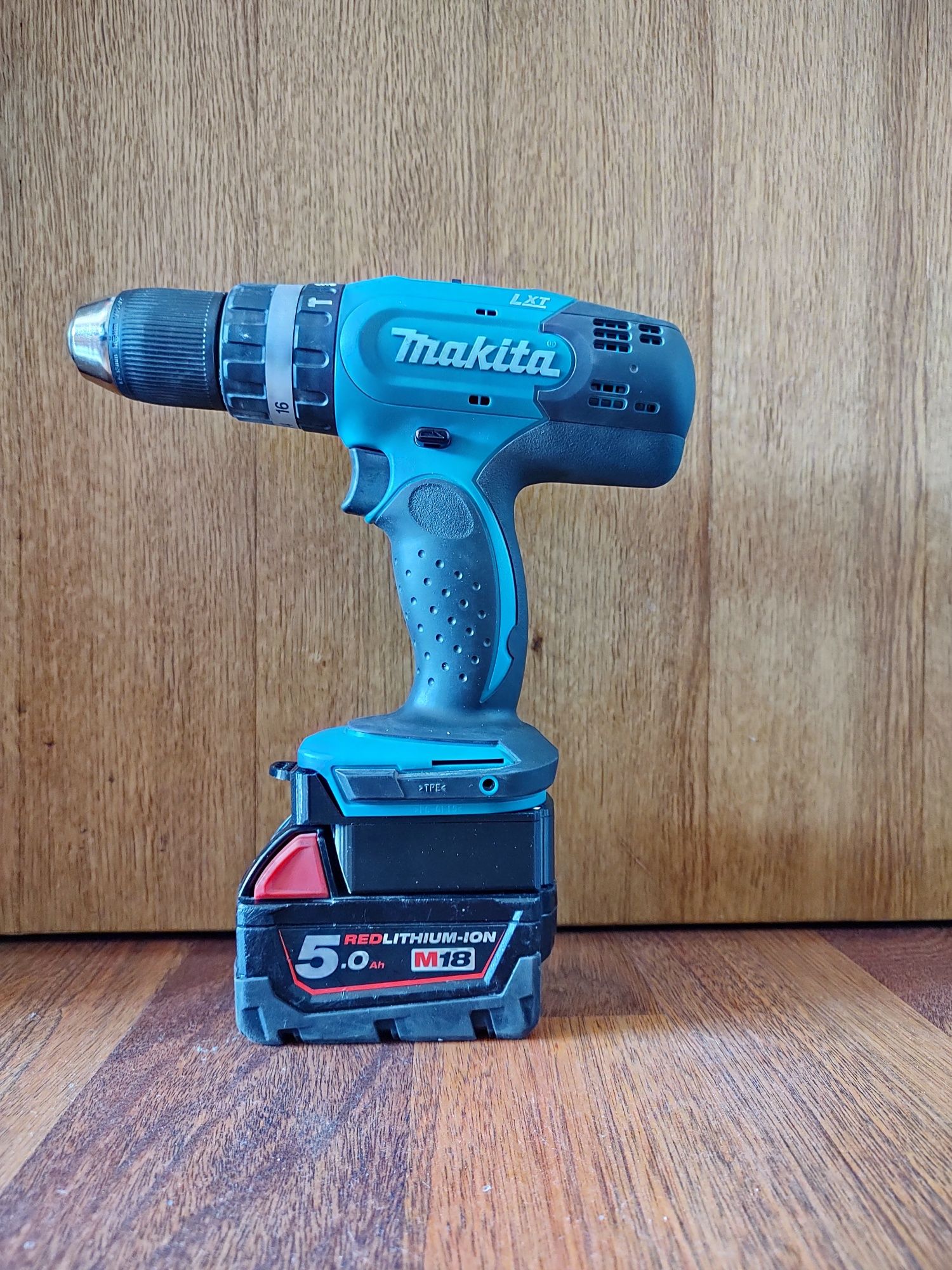 Adapter Makita LXT 18V na baterie Milwaukee M18