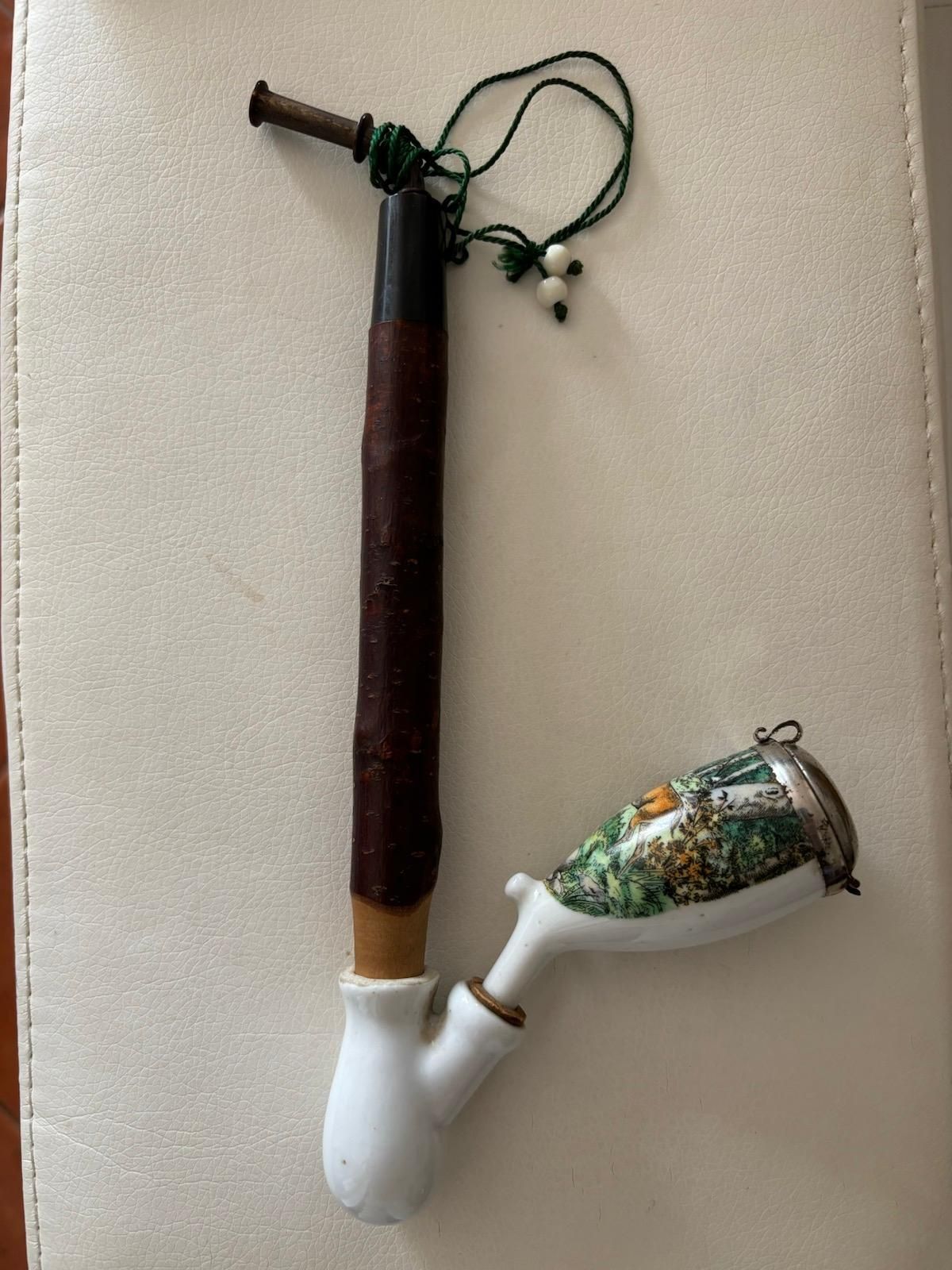 Cachimbo em porcelana com motivos de caça