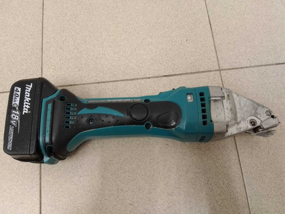 MAKITA DJS161 akumulatorowe nożyce do blachy baterią 4.0Ah