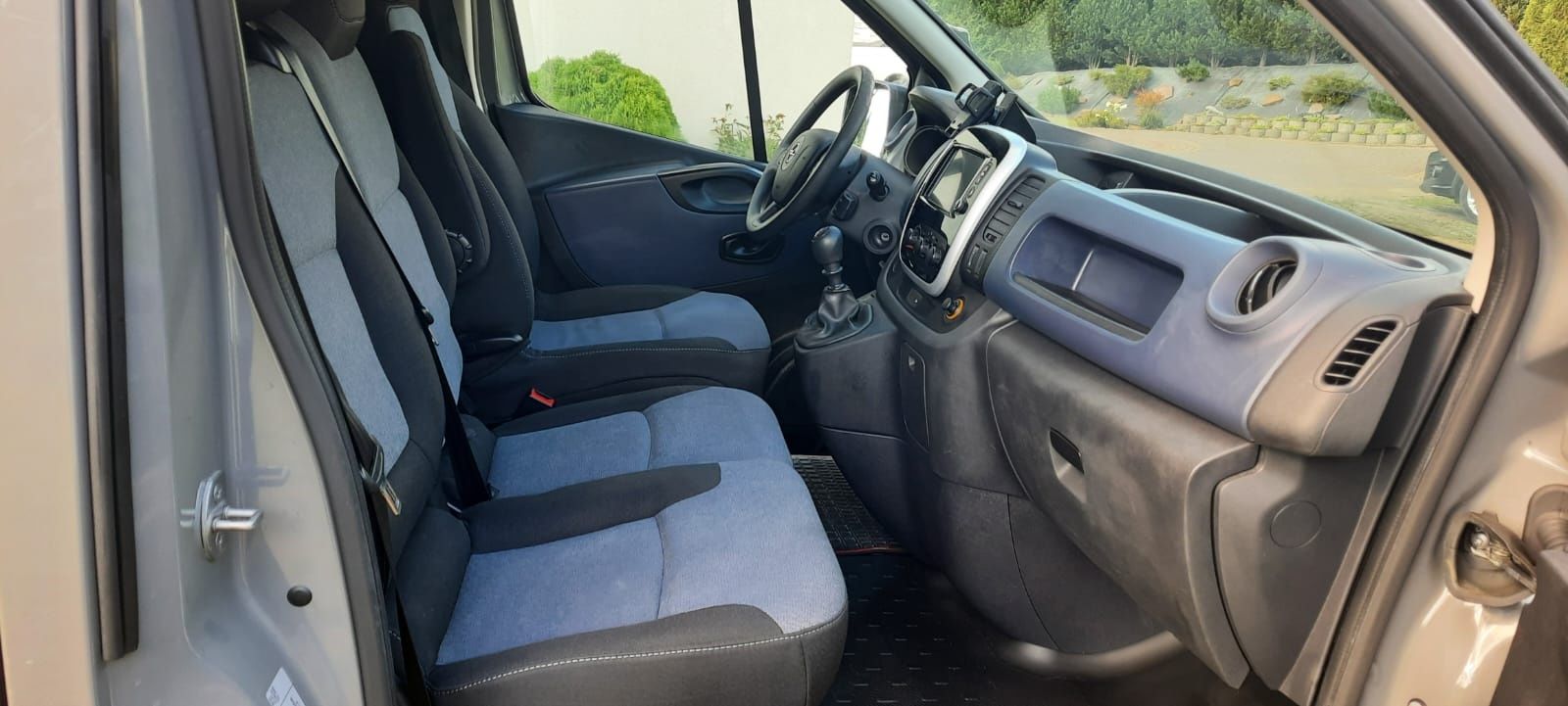 Opel Vivaro  Renault Trafic L2H1 Long Navi Klima Bogata wersja