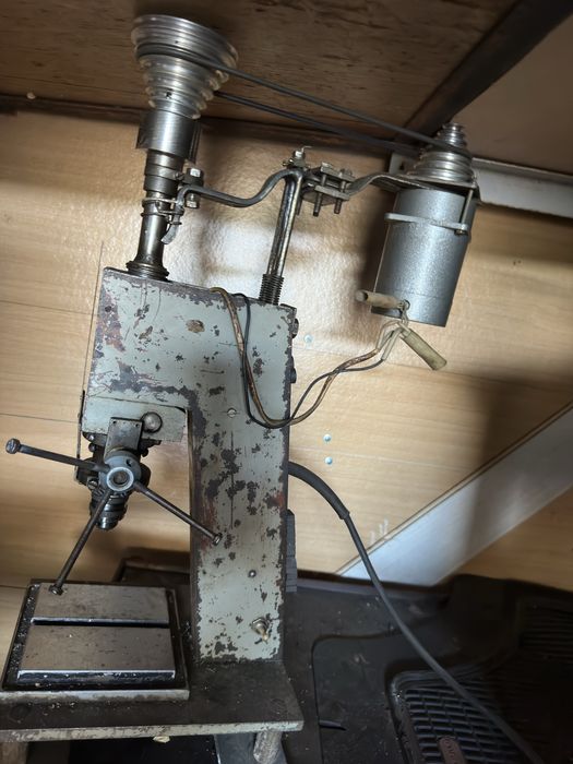 Продам свердлильний станок. Ціна 2500грн.