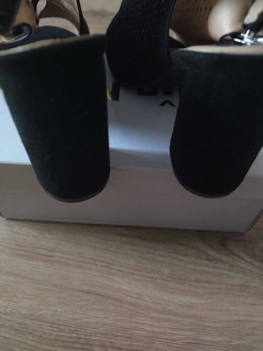 Жіночі босоніжки 36 розмір