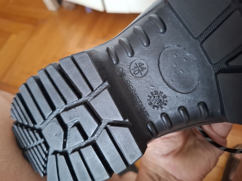 Buty robocze firmy Uvex  rozmiar 44