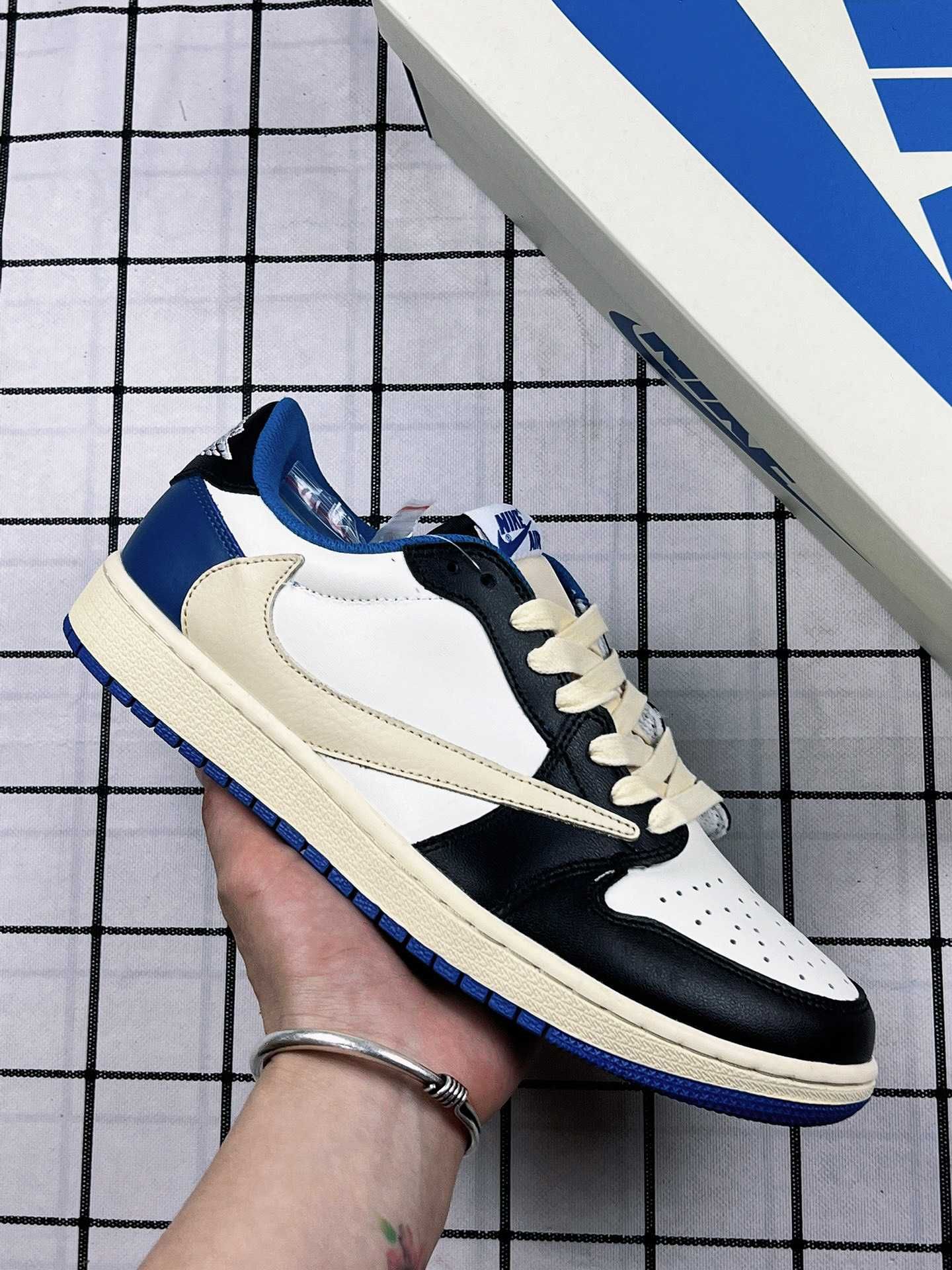 Buty Jordan1RetroLowOGSPFragment x Travis Scott sportowe rozmiar.41