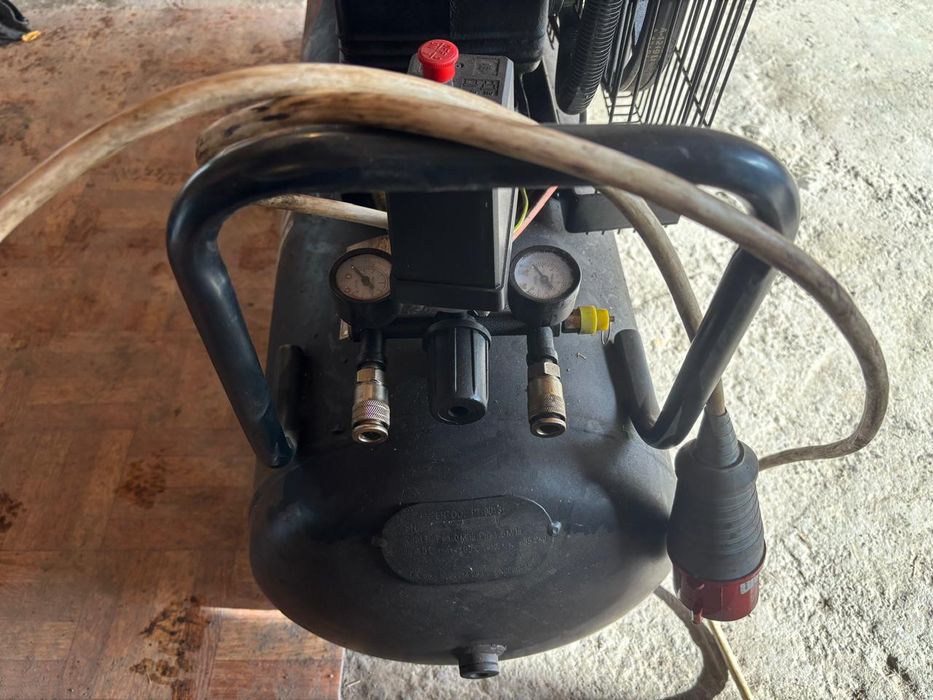 Компресор INTERTOOL PT-0013 100 л, 3 кВт, 380 В, 10 атм, 500 л/хв б/в