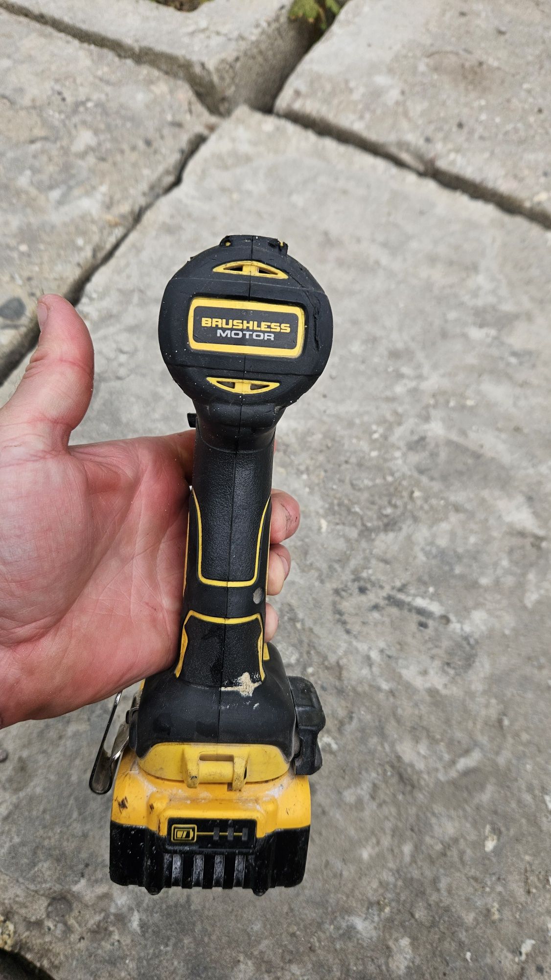 DEWALT DCF887 zakrętarka udarowa 18V 205NM 2X5Ah
