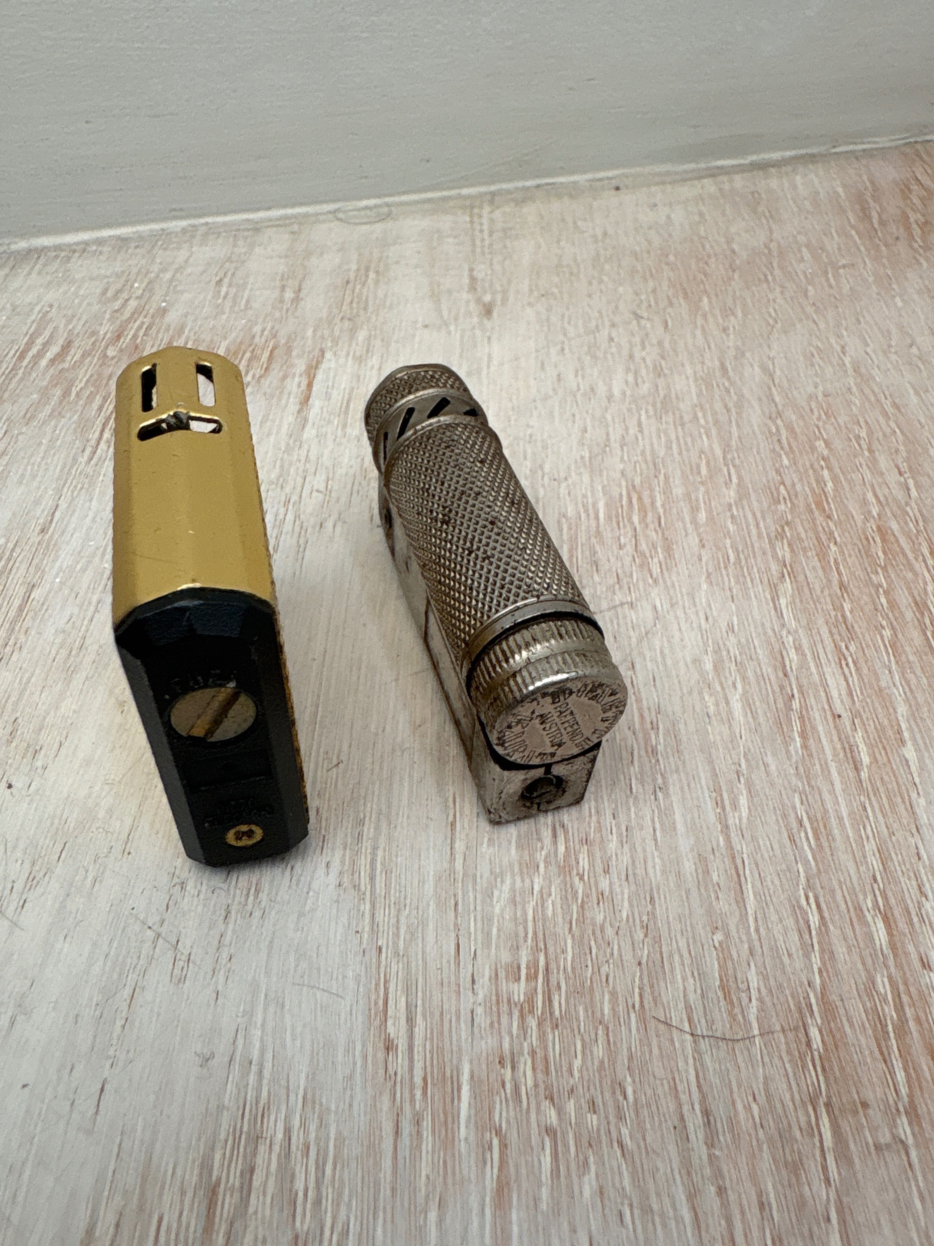 2 isqueiros antigos a gasolina