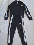 dres dziecięcy nike dla dziewczynki na 137-142 cm