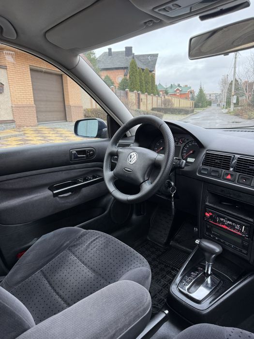 Volkswagen GOLF 1.6 MPI Avtomat