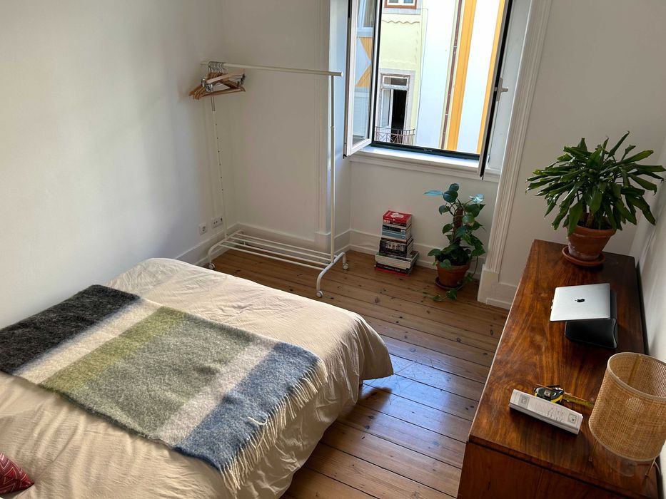 Cama IKEA KLEPPSTAD + Colchão VALEVÅG 140x200 cm – Excelente estado