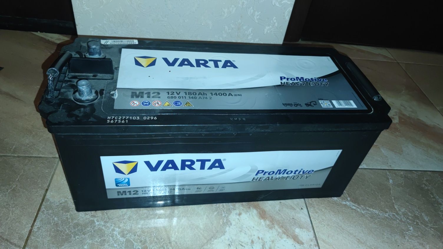 Акумуляторна батарея Varta 180Ah 1400A