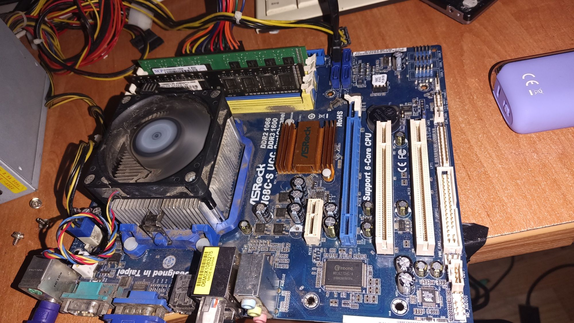ASRock N68C-S UCC + Athlon II X4 555 + 4Gb DDR3