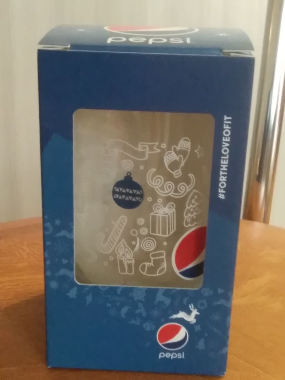 Szklanki pepsi w ładnym opakowaniu