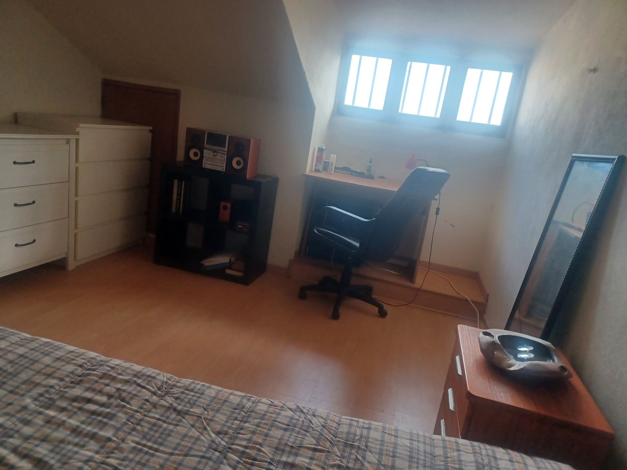 Quarto para senhora ou casal perto da estação de comboios