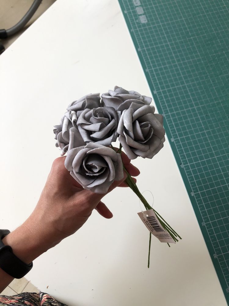 Piankowe róże bukiet różyczka sztuczna na druciku