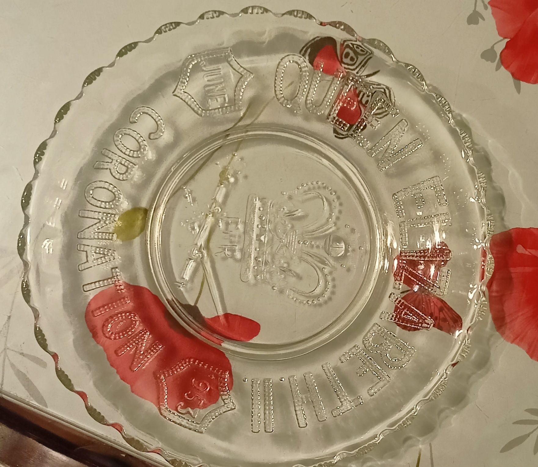 Zabytkowy talerz z przezroczystego szkła - Koronacja królowej Elżbiety