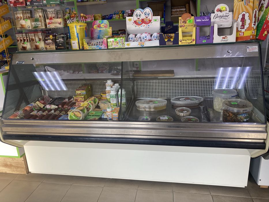 Холодильна вітрина 2м