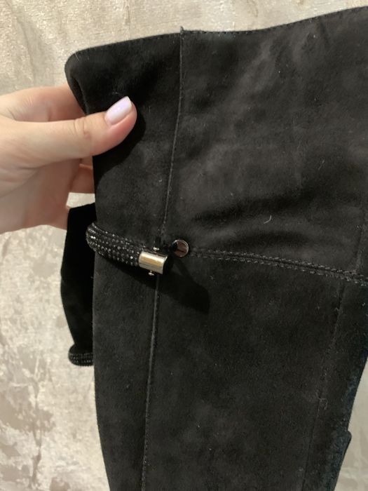 Замшеві чоботи на підборах