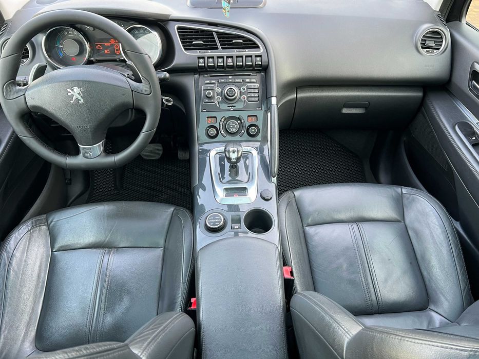 Peugeot 3008 2.0 HDi дизель HYbrid4 2012