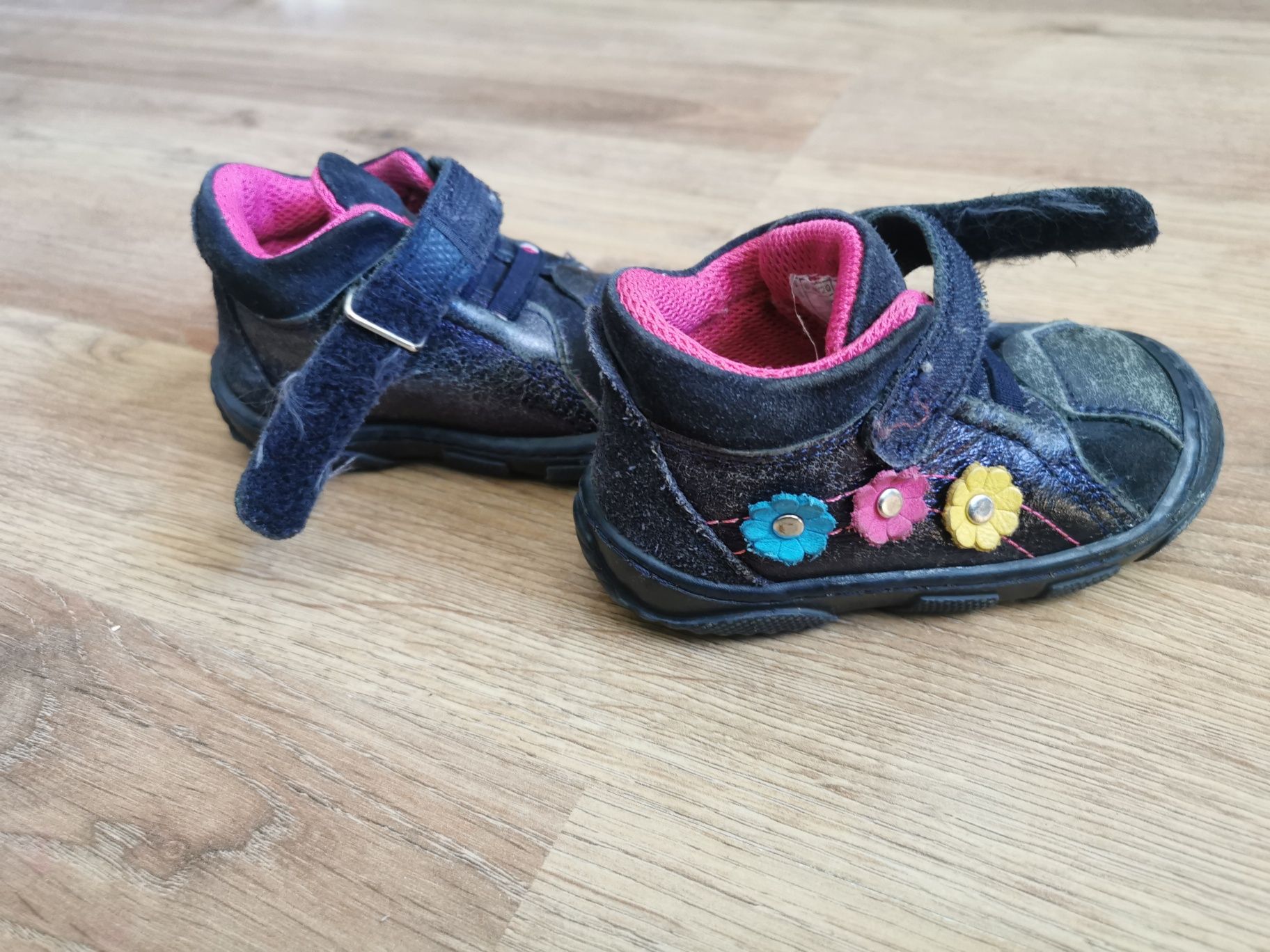 Granatowe buty buciki dla dziewczynki na wiosnę z kwiatkami 20 botki