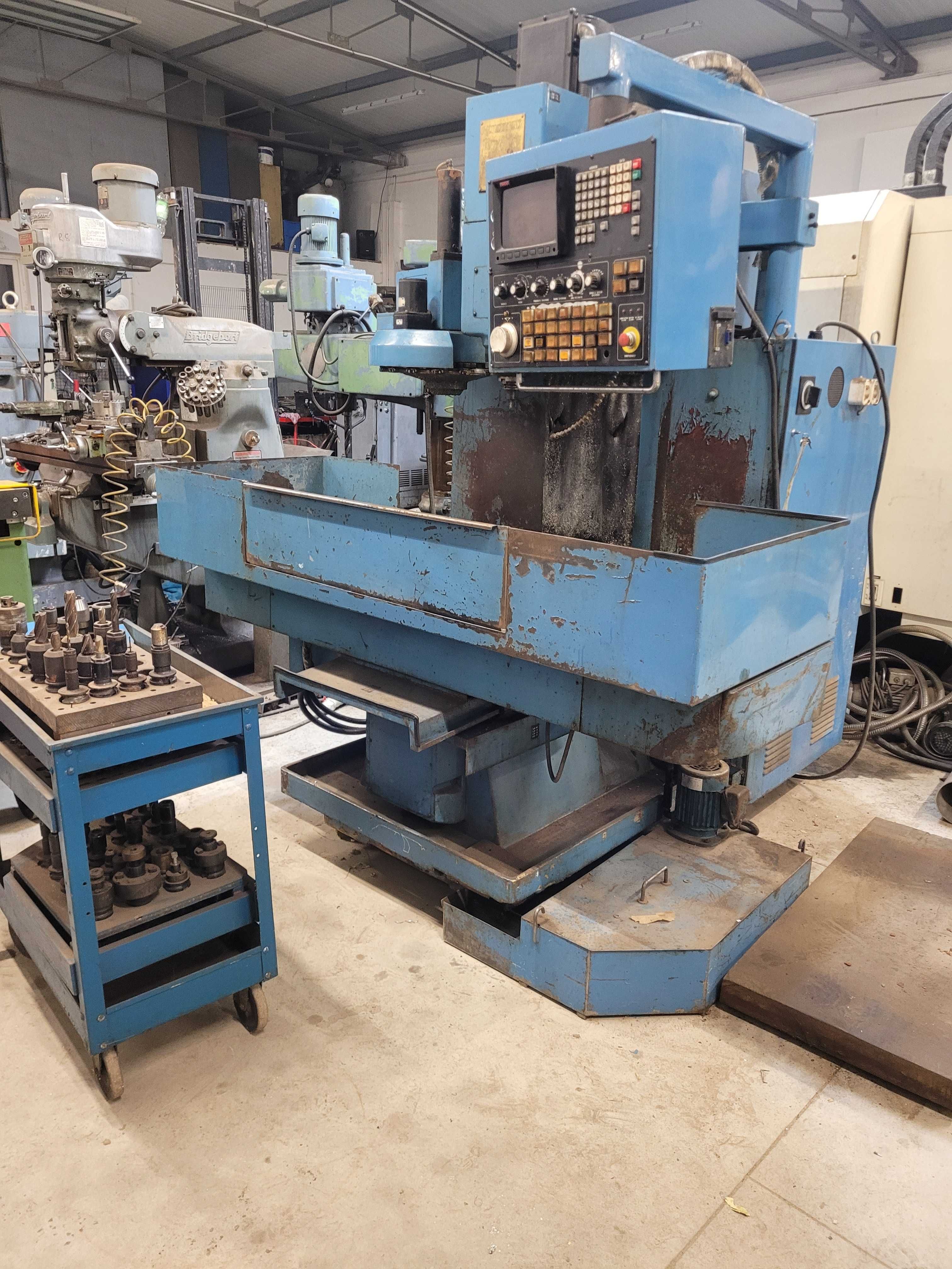 Acromax MX16 centrum obróbcze frezarka Fanuc 11M CNC oprawki BT35