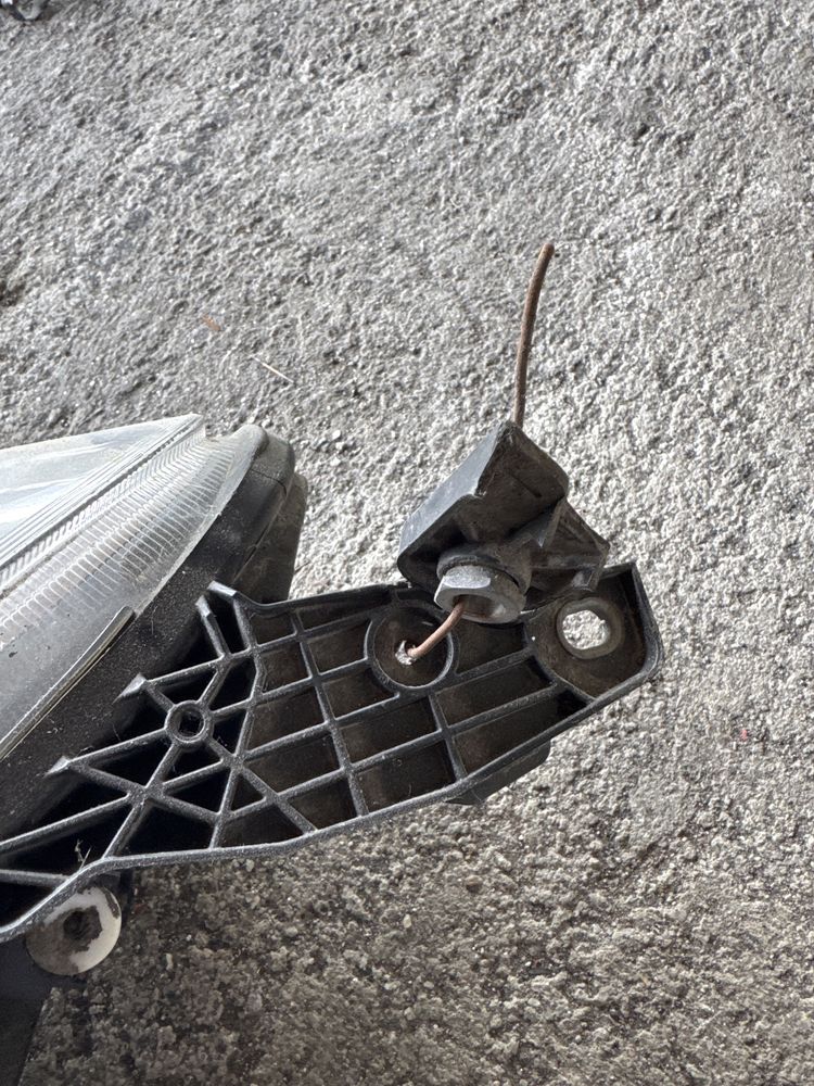 Farol direito Fiat Doblo
