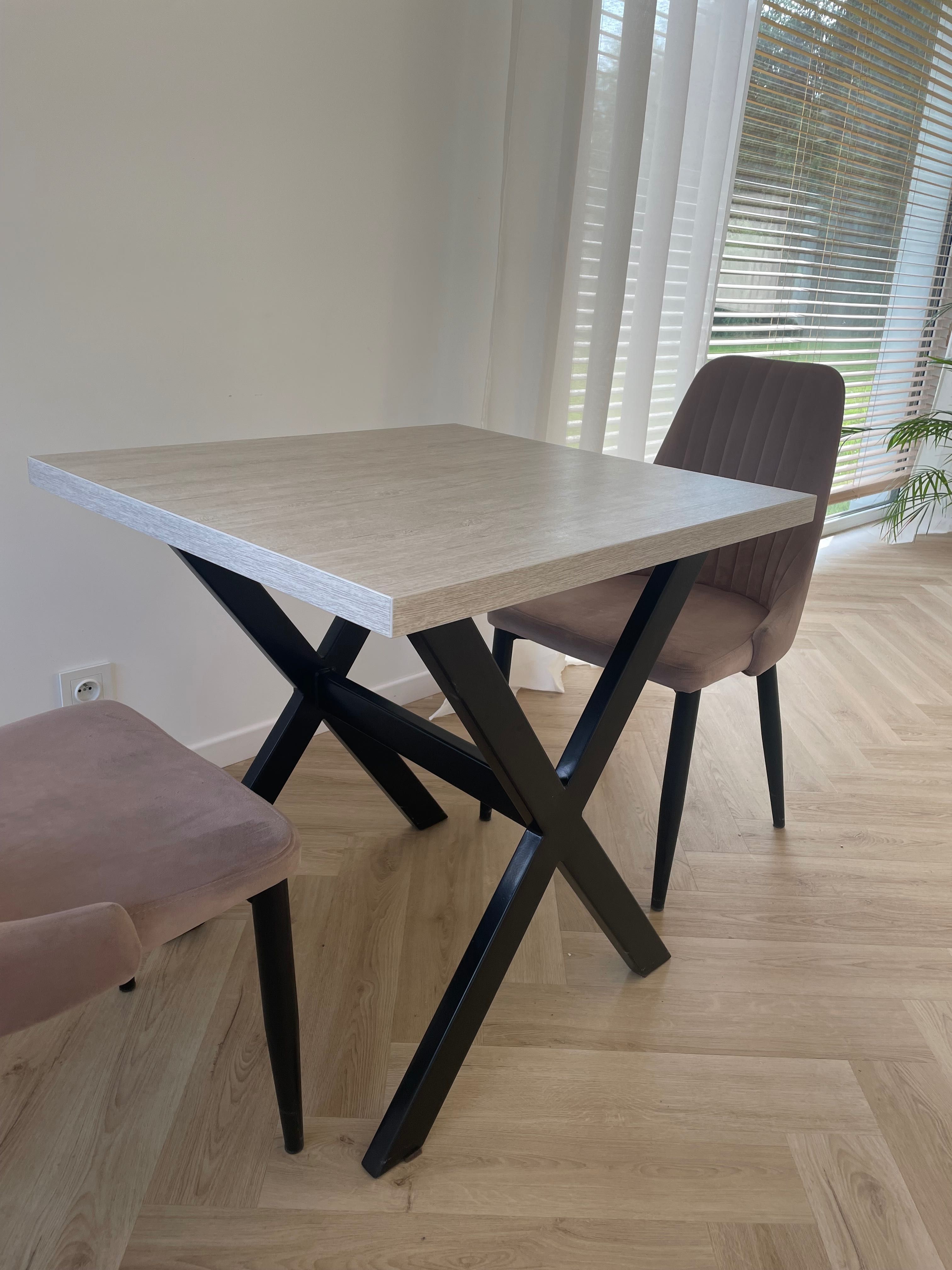 Stolik Loft plus dwa krzesła Homla krzesełka do kuchni