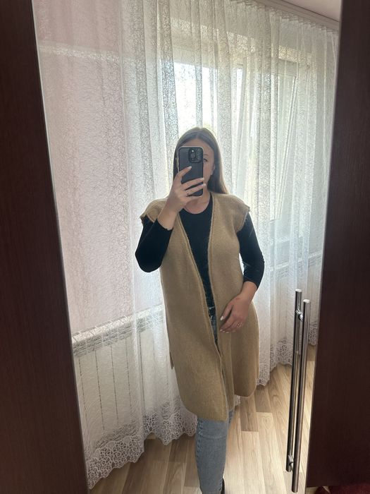 Бежева безрукавка,жилетка