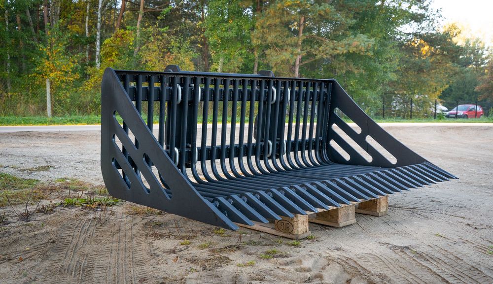 Łycha ażurowa do transportu kamieni, buraków, przesiewania 180 cm