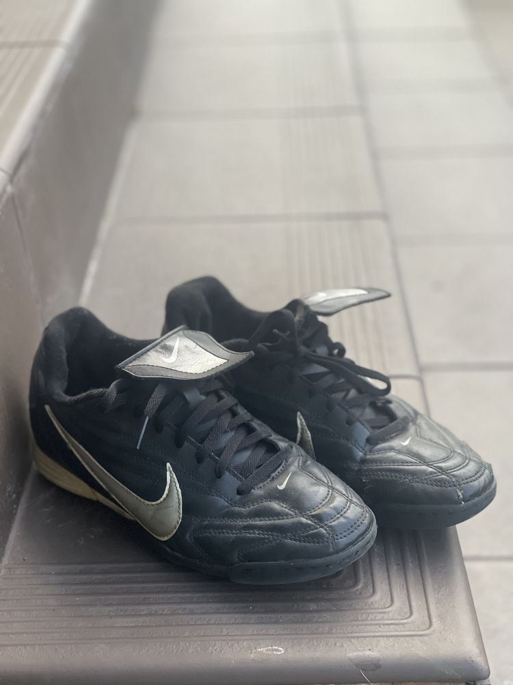 Футзалки Nike 39. Сороконожки
