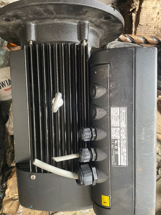 Silnik 5,5 kW 2800 obr falownik grundfos