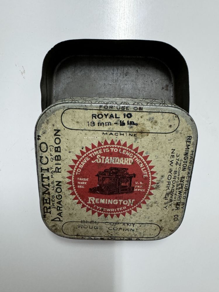Varias latas antigas